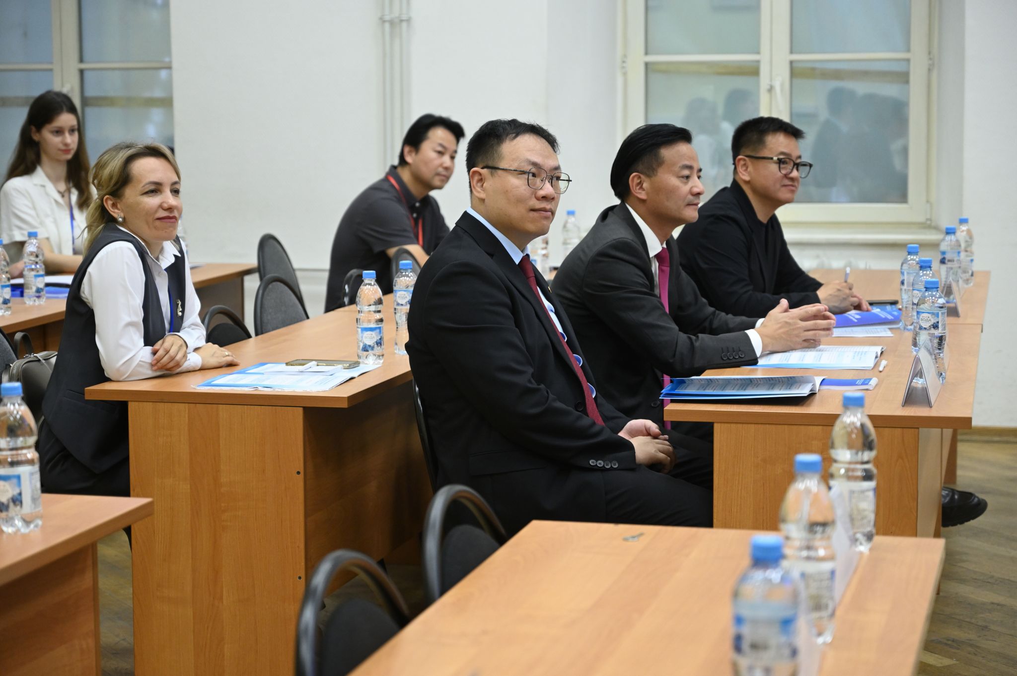 4. 研讨会嘉宾2.JPG